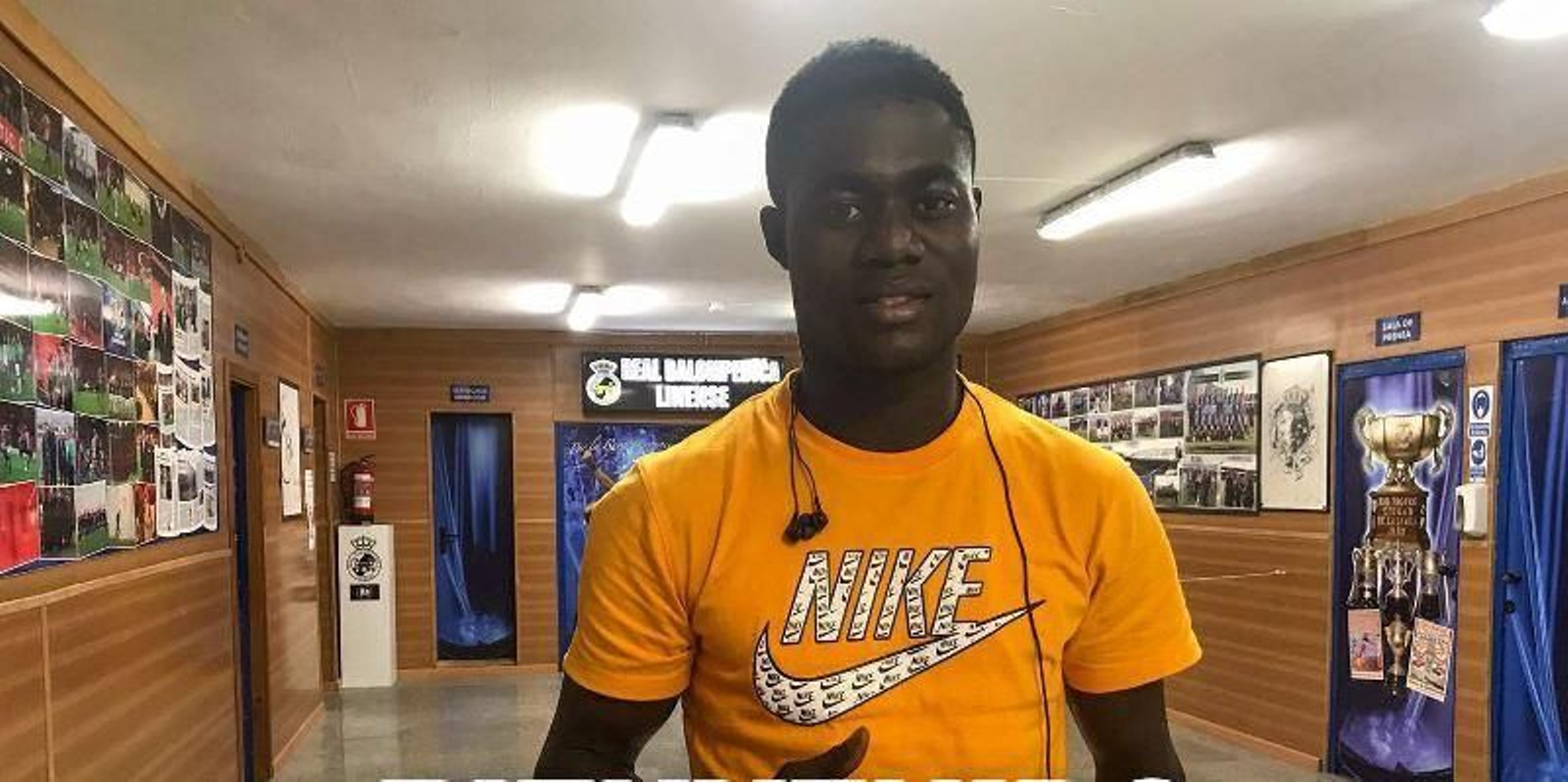 Ashley Williams, en la antesala de vestuarios del estadio Municipal