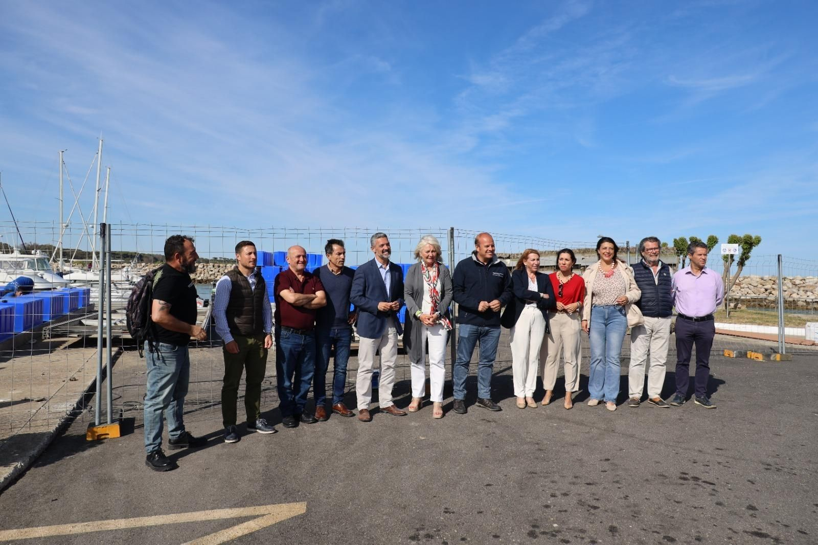 Delegados de la Junta, alcalde, miembros de la Corporación Municipal y técnicos junto a las obras. Delegados de la Junta, alcalde, miembros de la Corporación Municipal y técnicos junto a las obras.