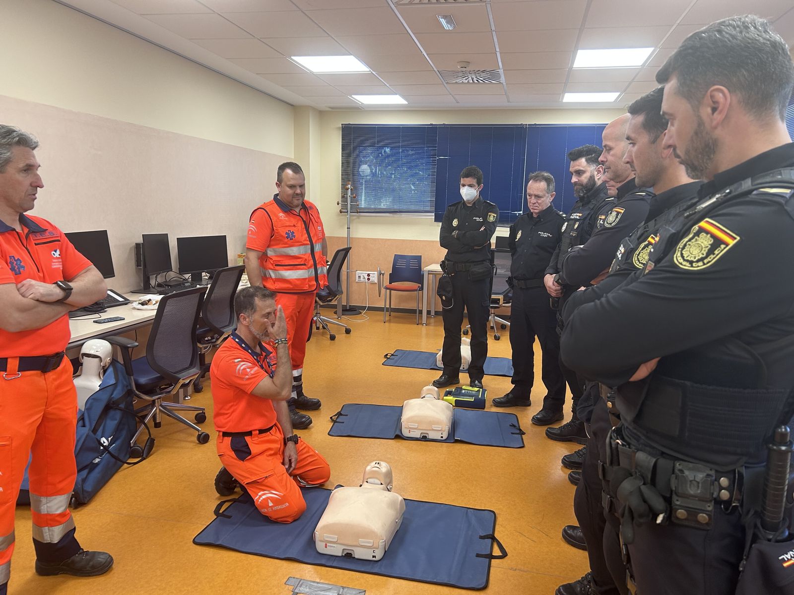 Agentes de la Policía Nacional reciben formación sanitaria