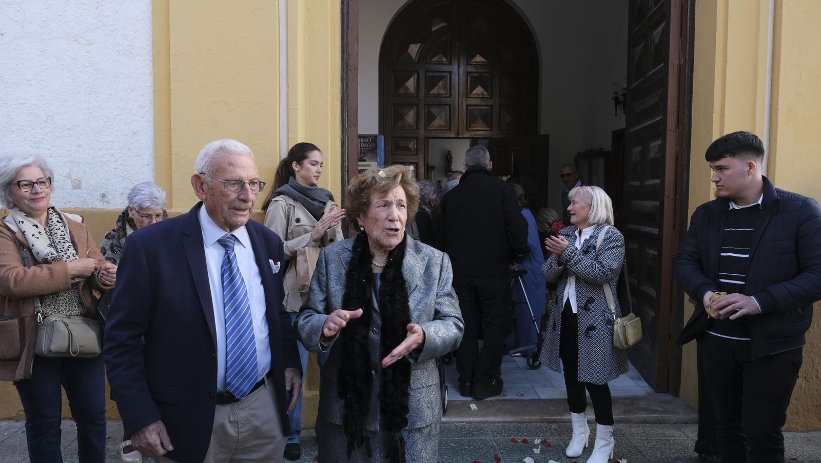 Brindis por 75 años de amor de Carmen y Roque, en imágenes