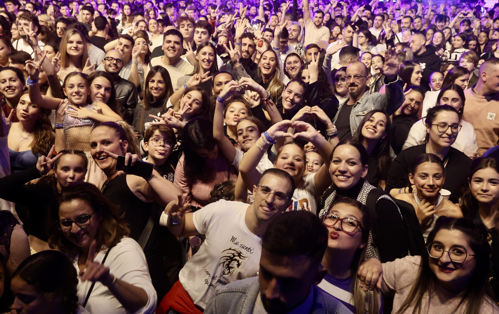 Búscate en el concierto de Lola Indigo