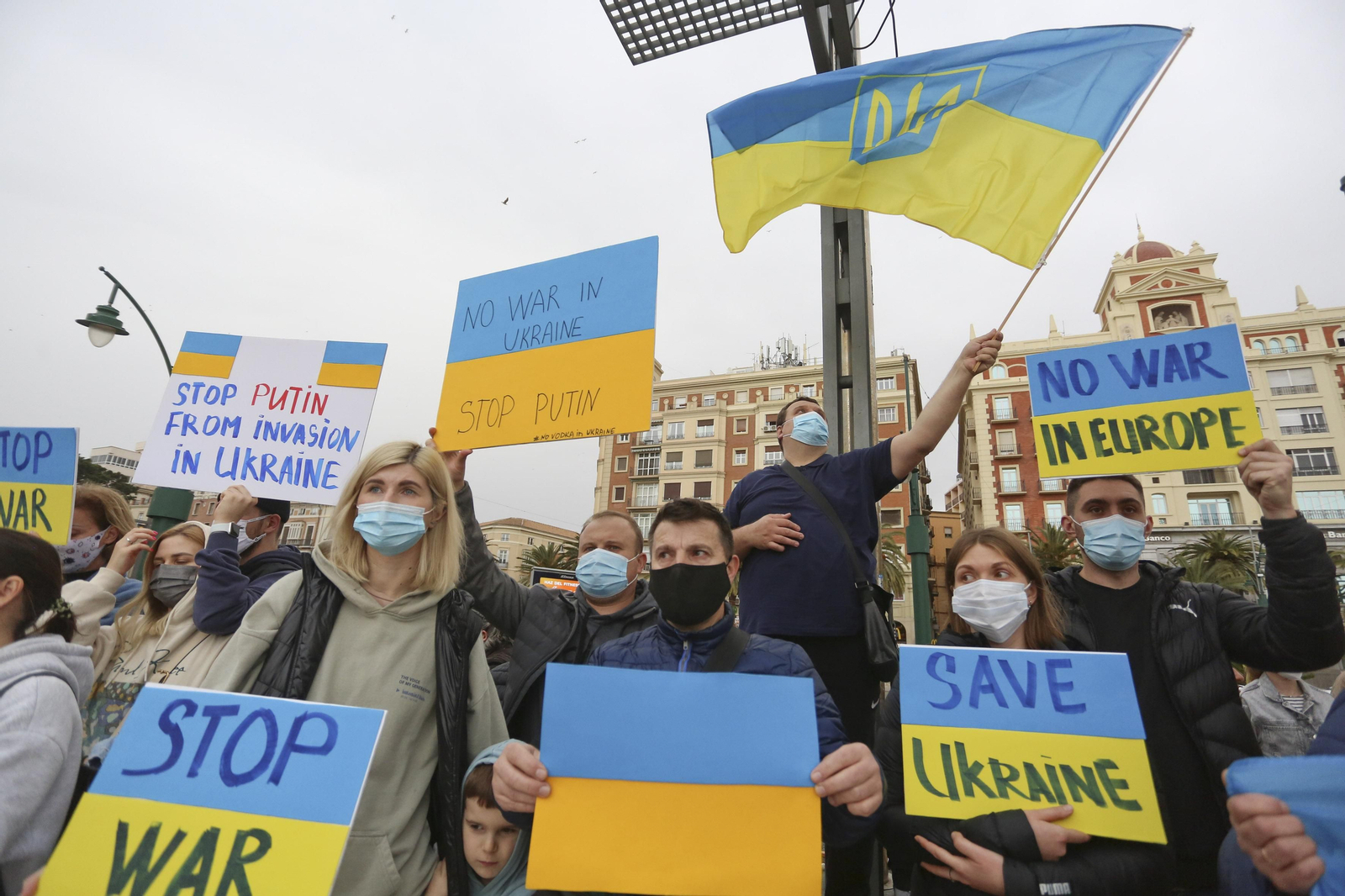 Las fotos de la concentración en Málaga para implorar la paz