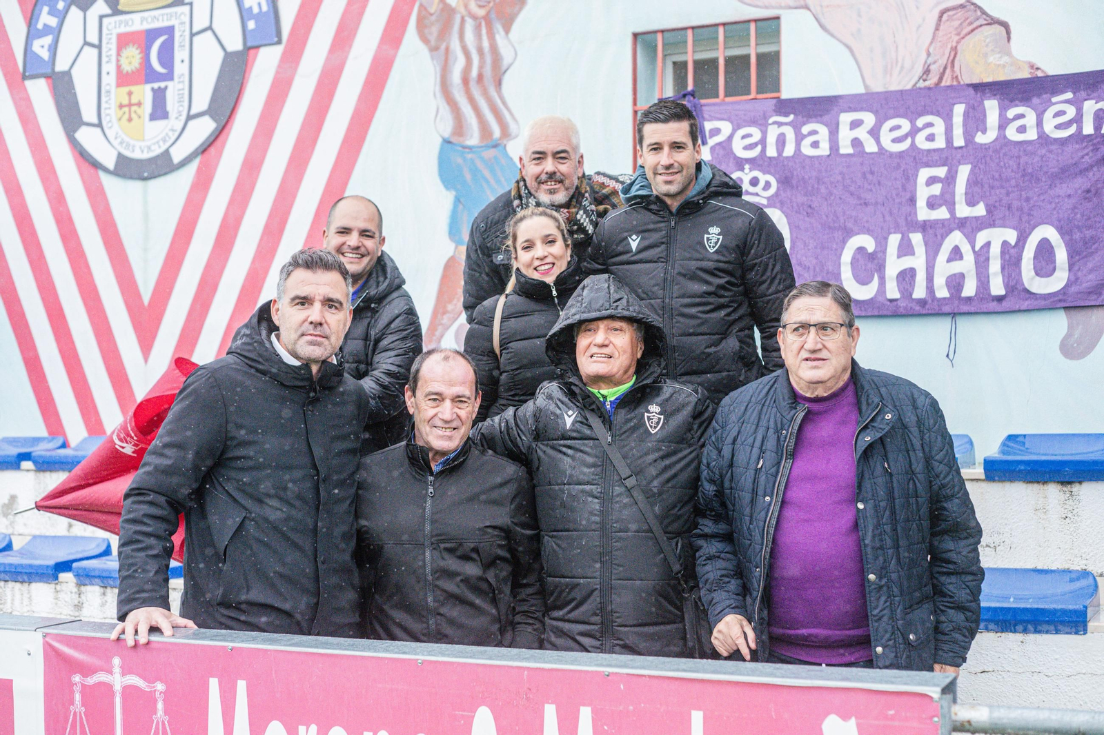 Fran Anera y Antonio Montiel, junto a aficionados y peñistas del Real Jaén.