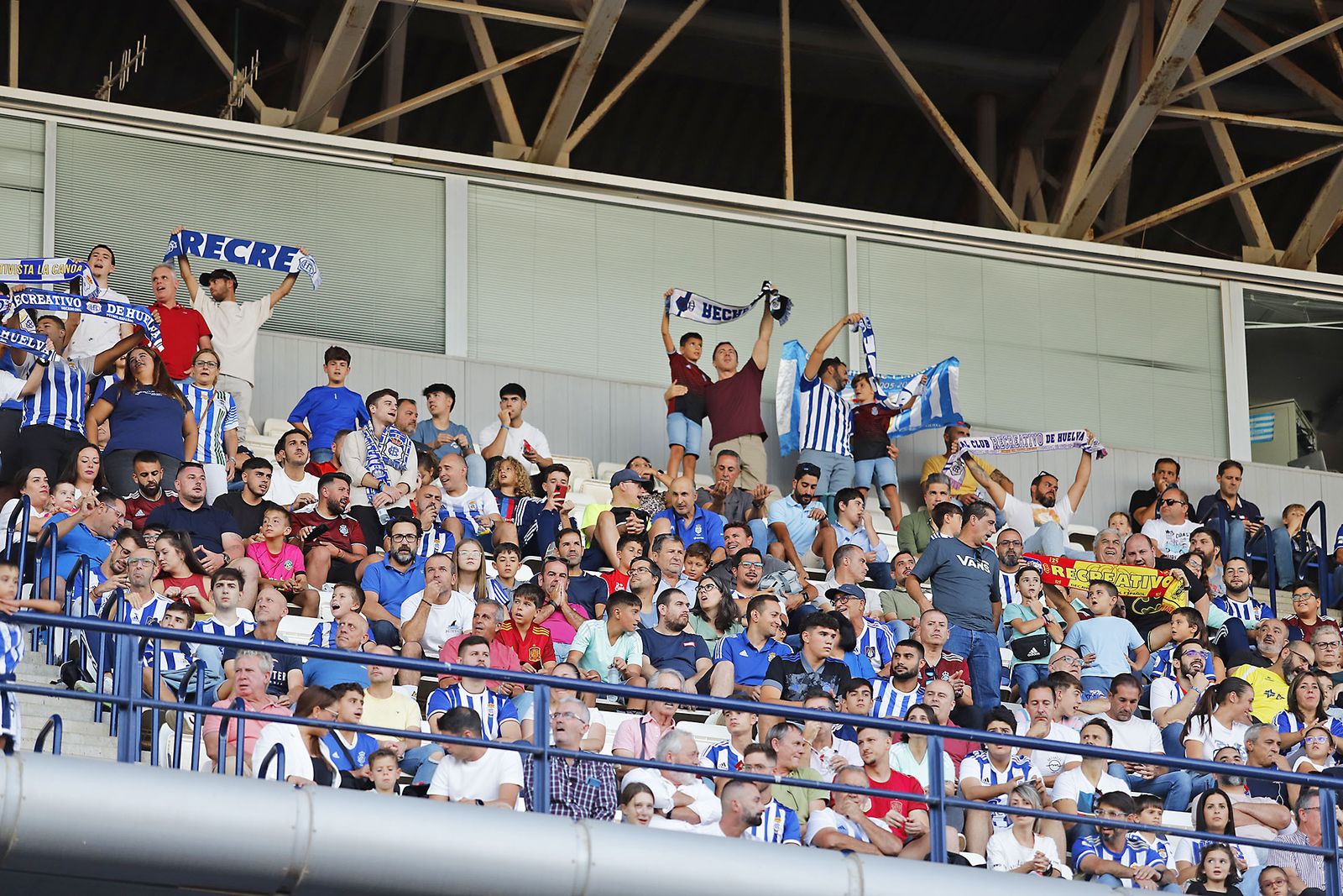 Imágenes del ambiente en el encuentro entre el Recreativo de Huelva y el CD Castellón