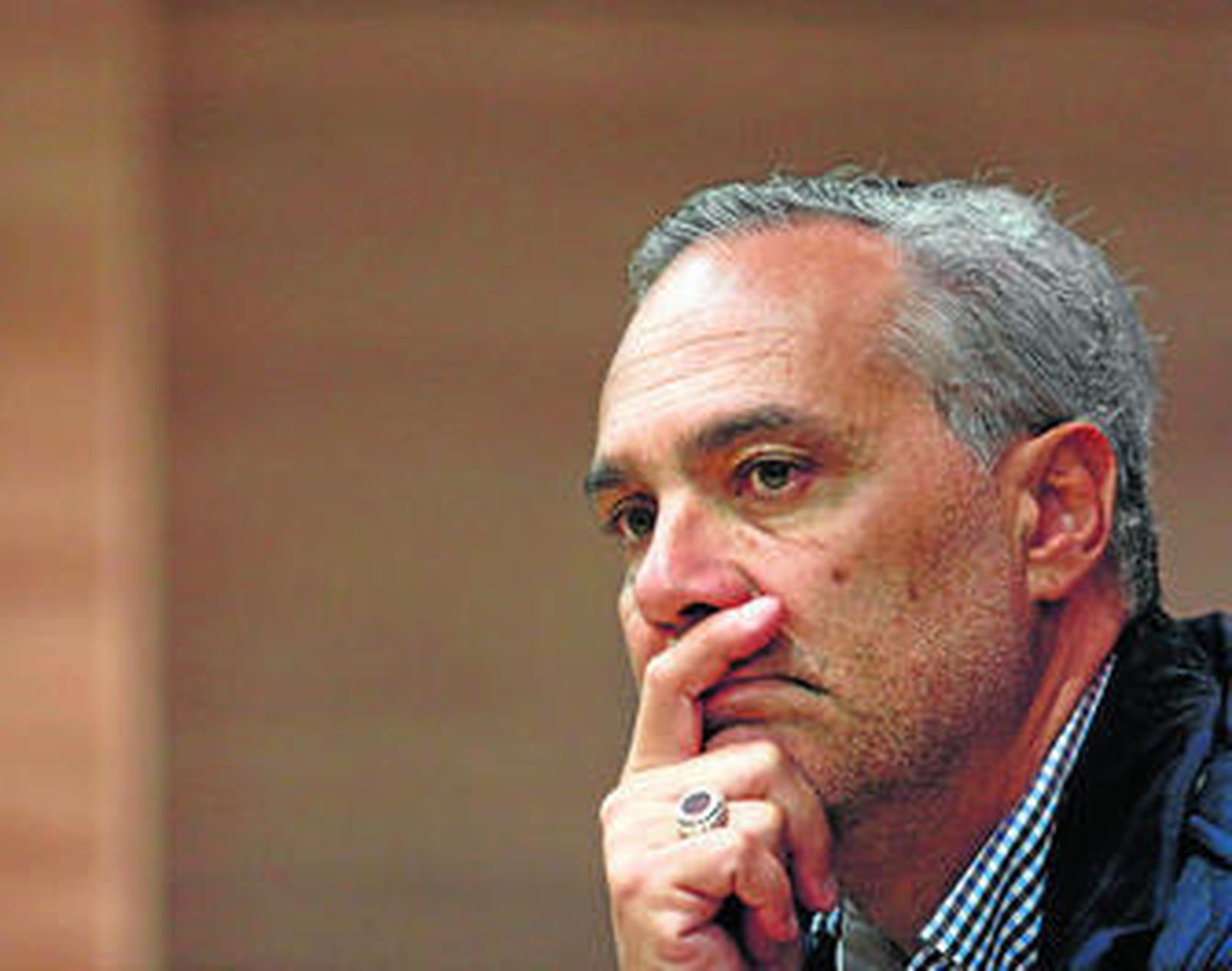 Mario Husillos, ayer, durante la presentación de Egor Filipenko.