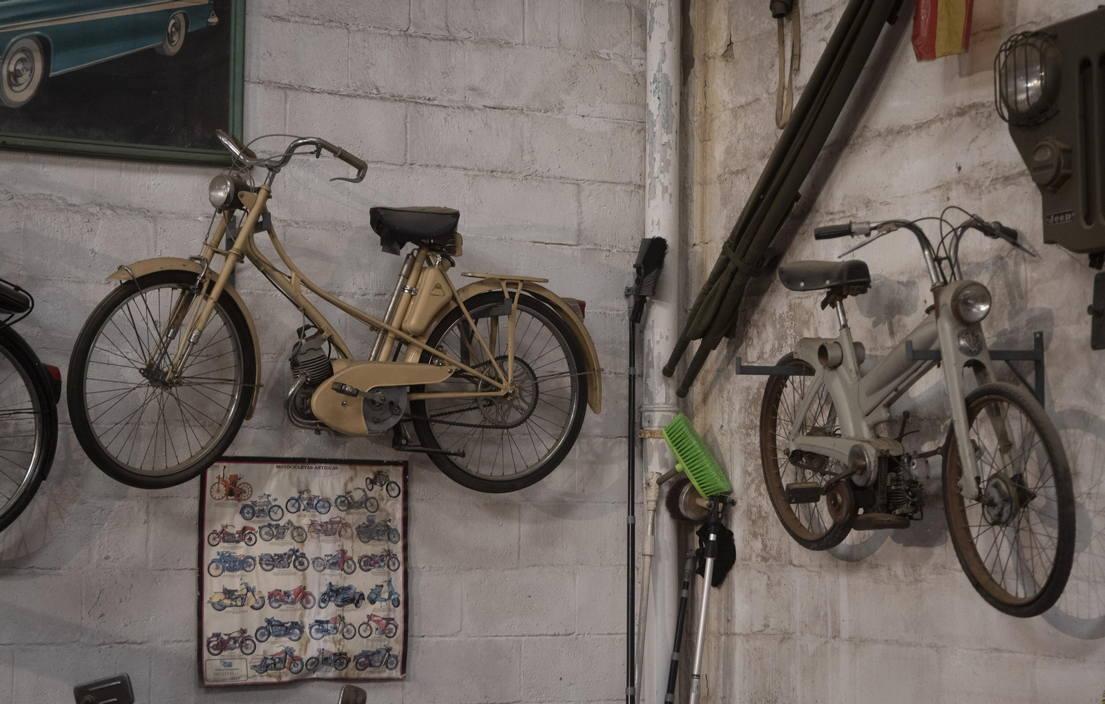 Los vehículos clásicos de Alfonso Chaves, todas las imágenes