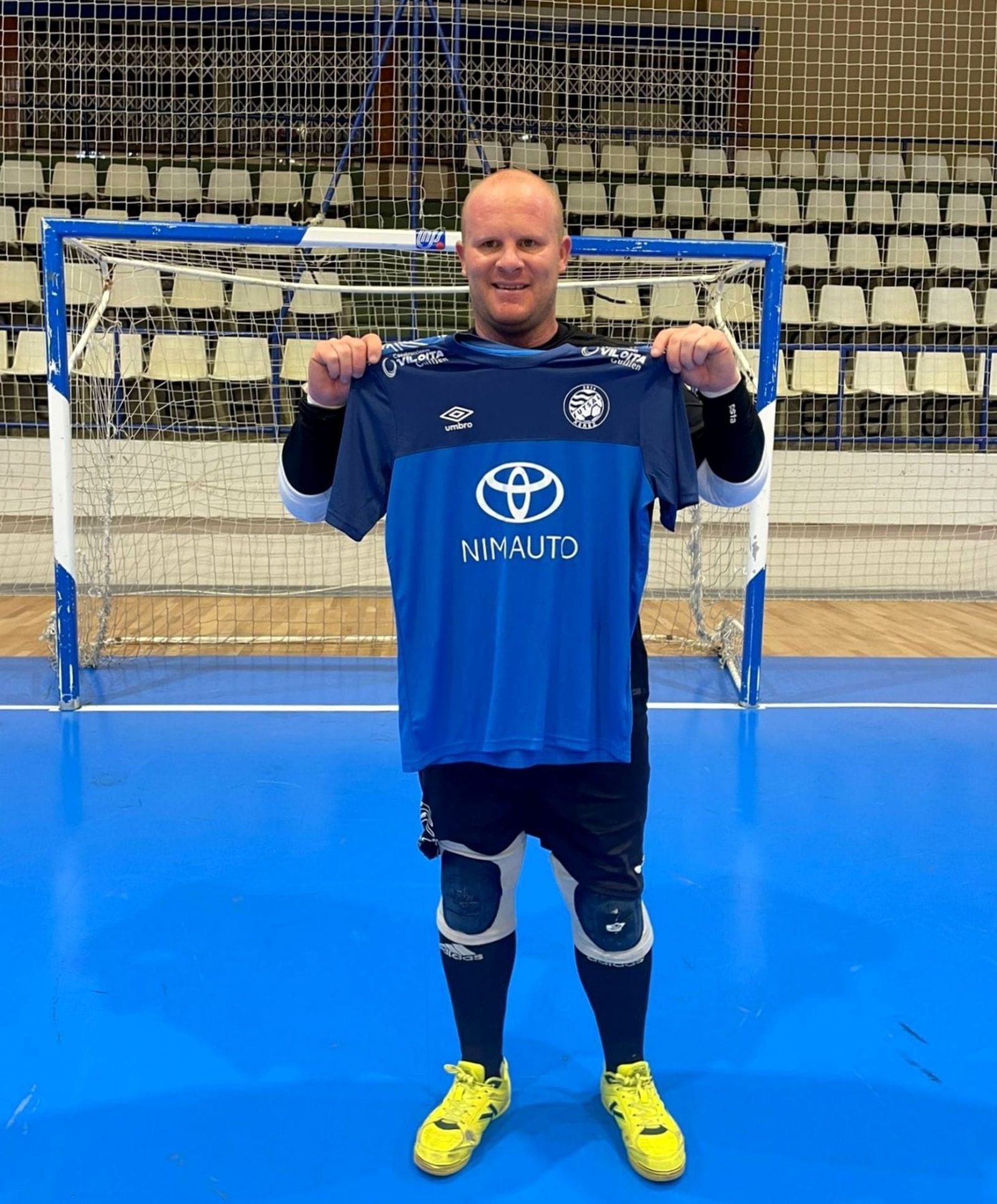 Juaki posa con la camiseta del Xerez Toyota, su nuevo equipo.