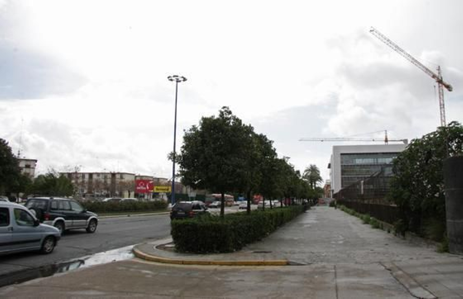 La Ronda del Tamarguillo no logra convertirse en un lugar de esparcimiento ciudadano.

Foto: Belén Vargas