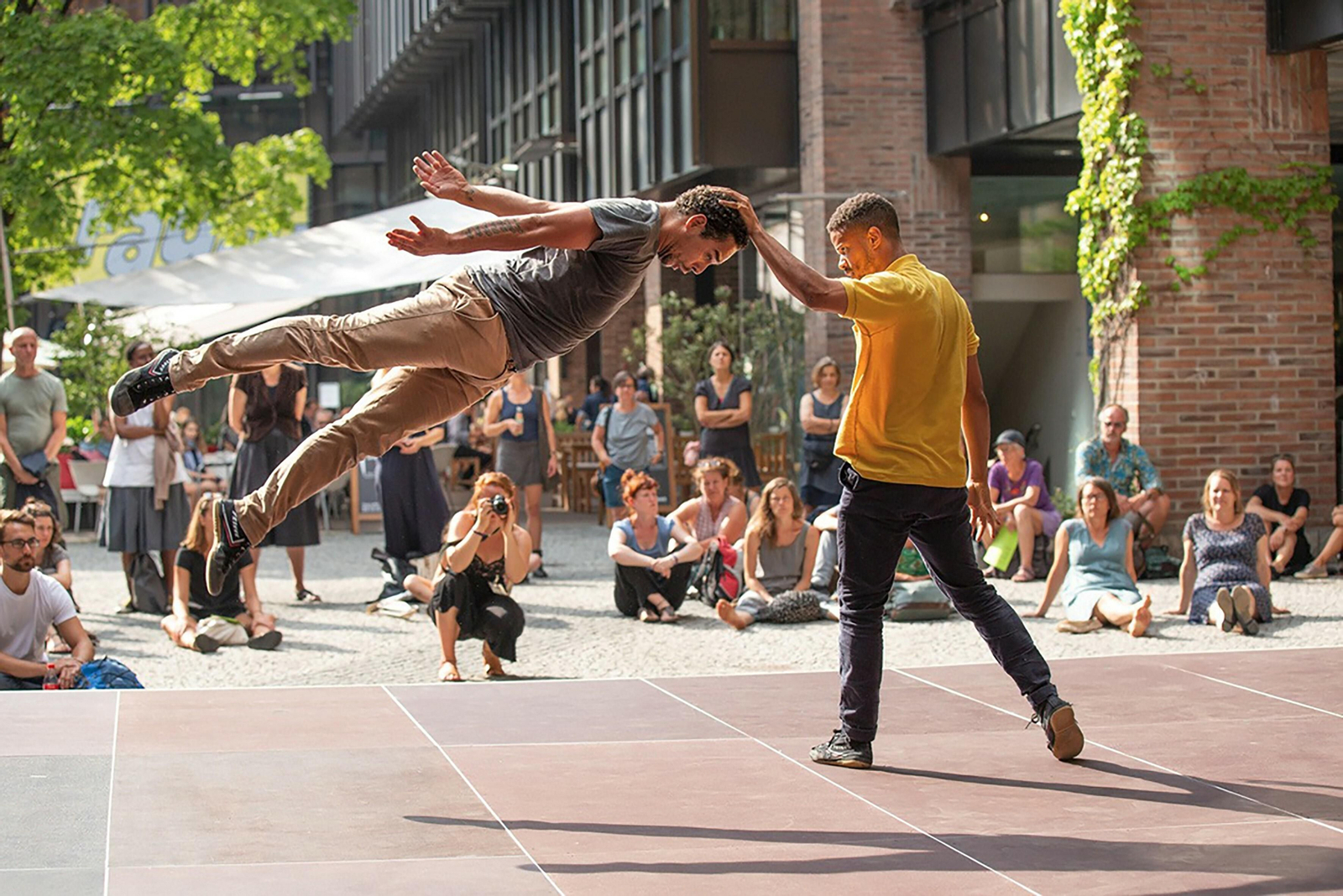 'Whitness This' se representará en la plaza de las Pasiegas.