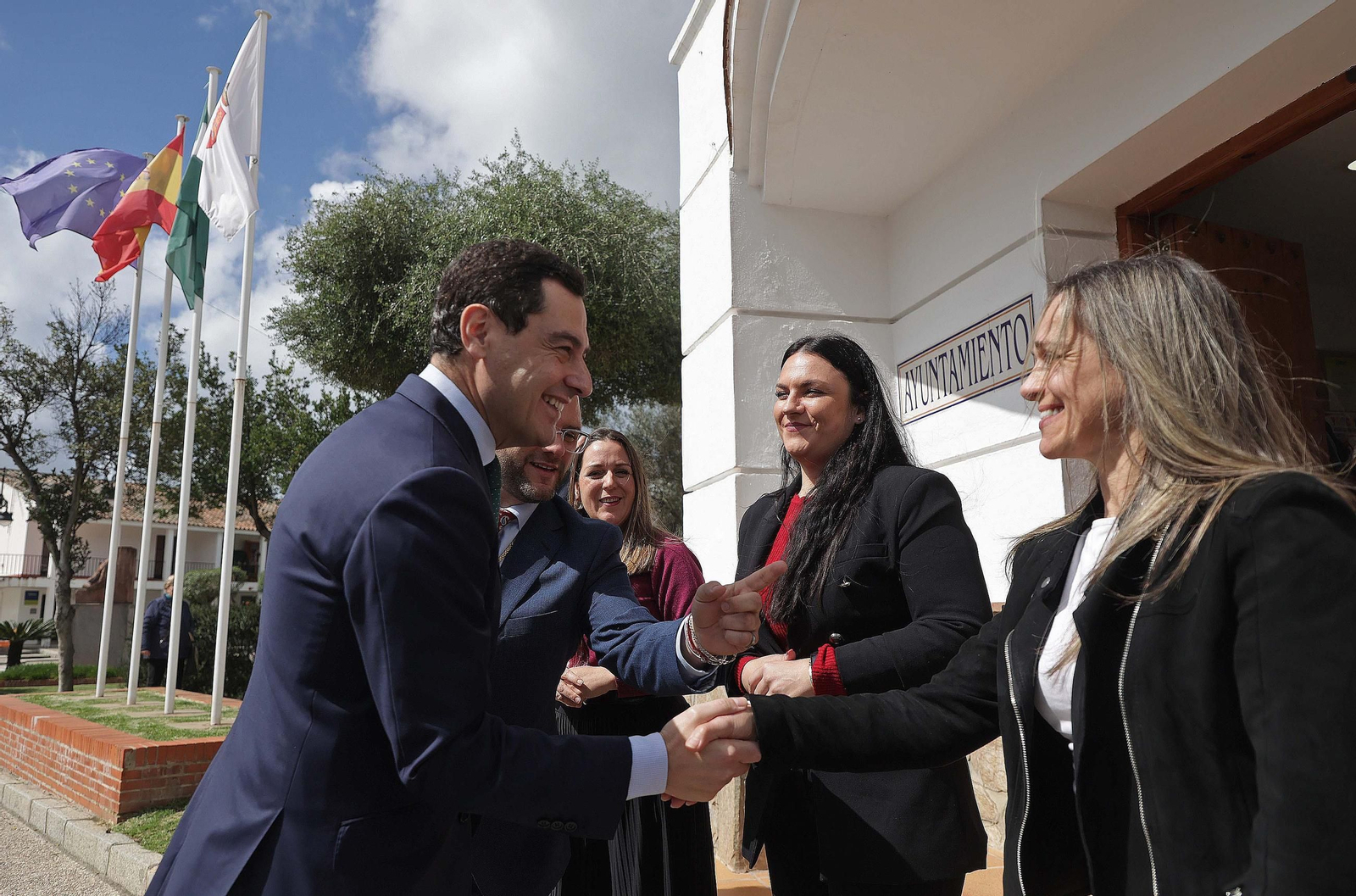 Juanma Moreno inaugura en Castellar la nueva tubería de agua para abastecer la zona norte de San Roque y el Valle del Guadiaro, en imágenes