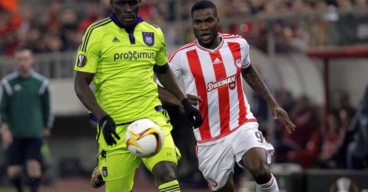 Mbodji, músculo atrás, otro objetivo junto a Kjaer y Arana