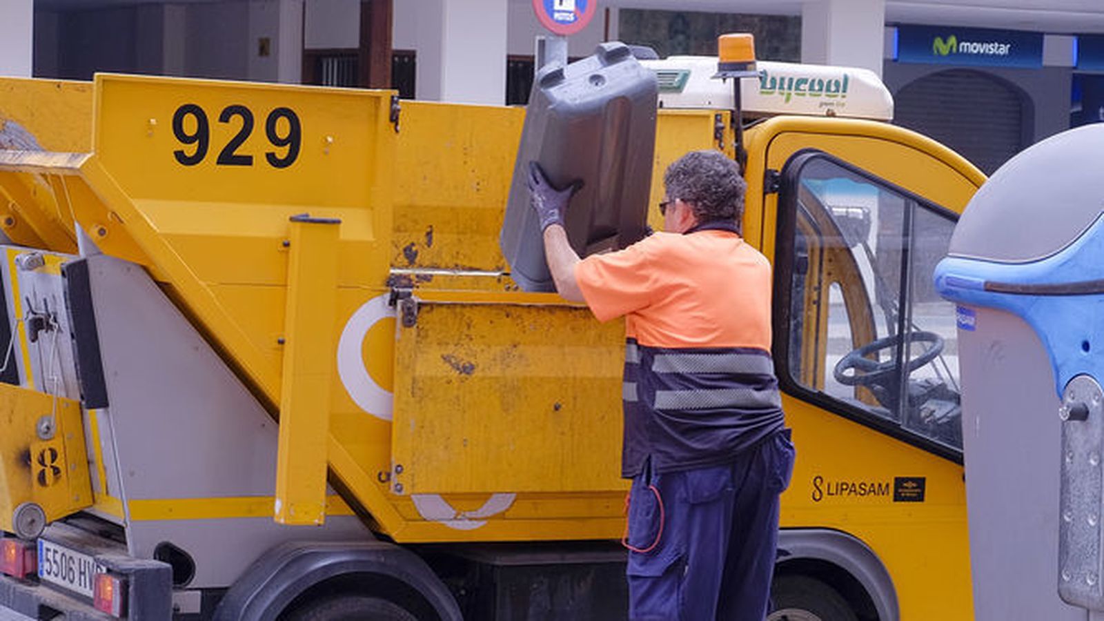 Un operario de Lipasam.