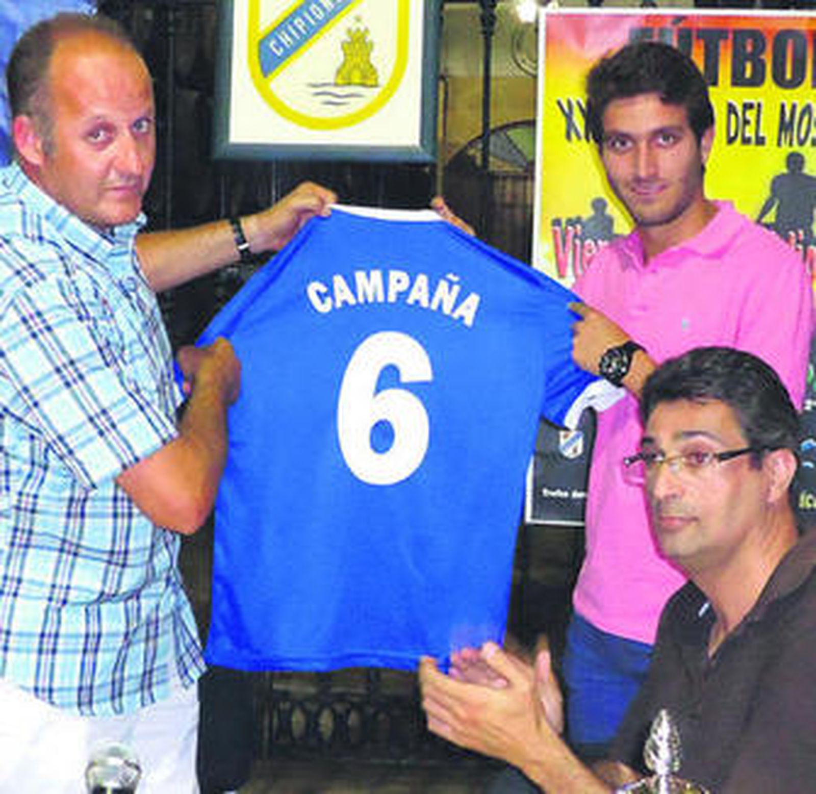 El sevillista Campaña estuvo en la presentación del trofeo.