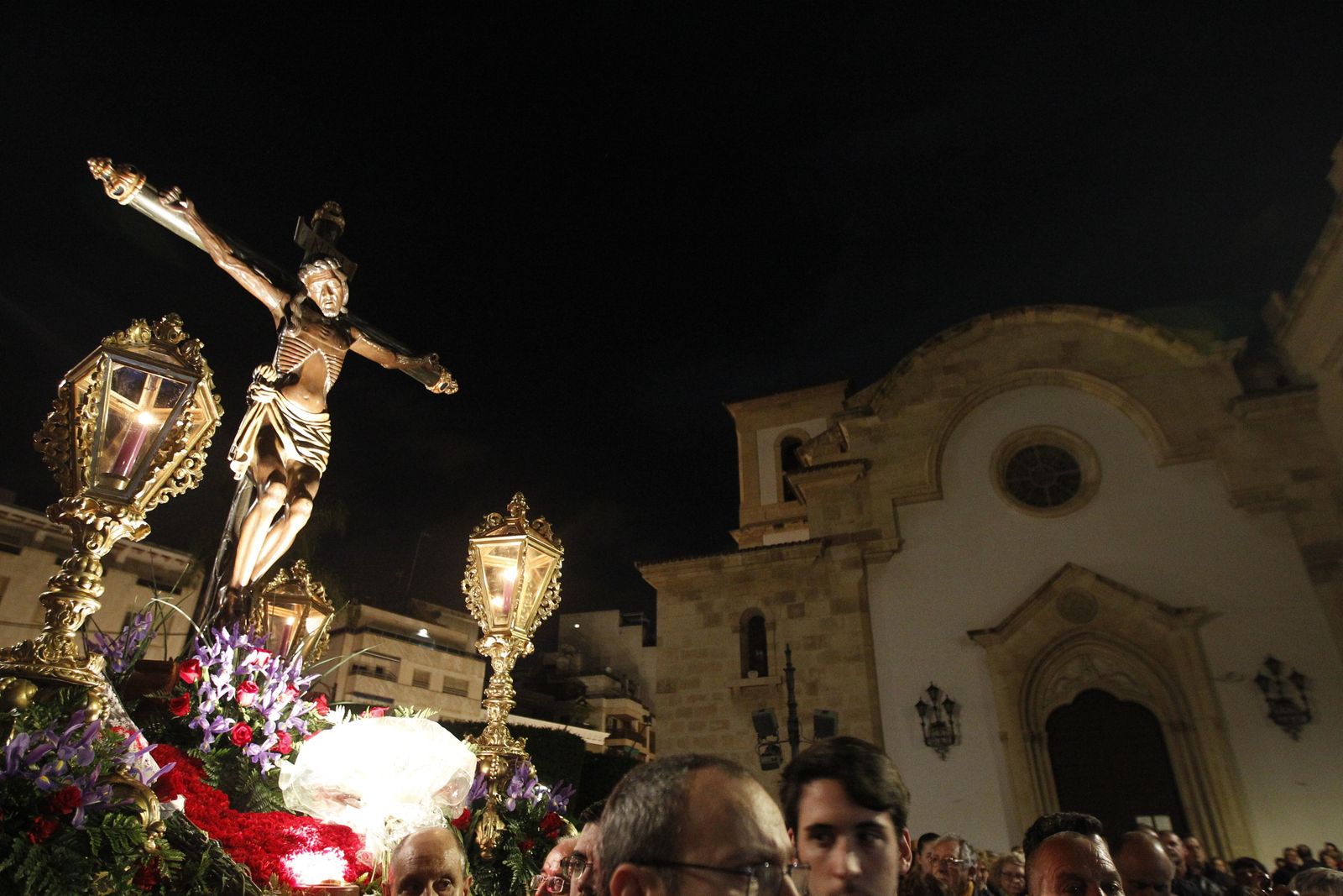 Imágenes Via Crucis Santo Cristo de la Escucha. Semana Santa Almería 2019