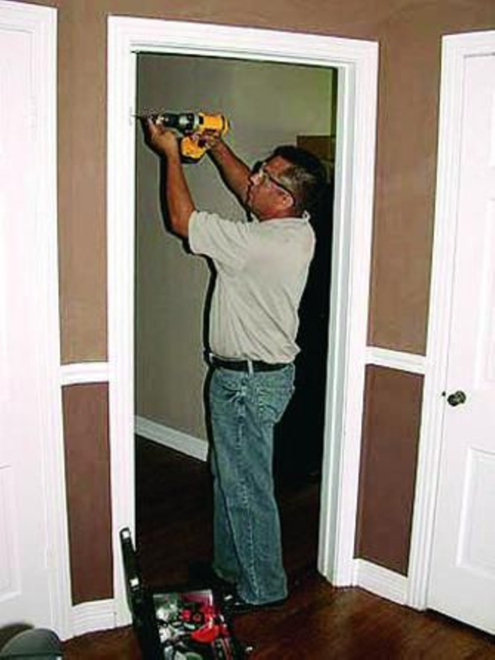 Cambiar las puertas del hogar con facilidad y a bajo precio