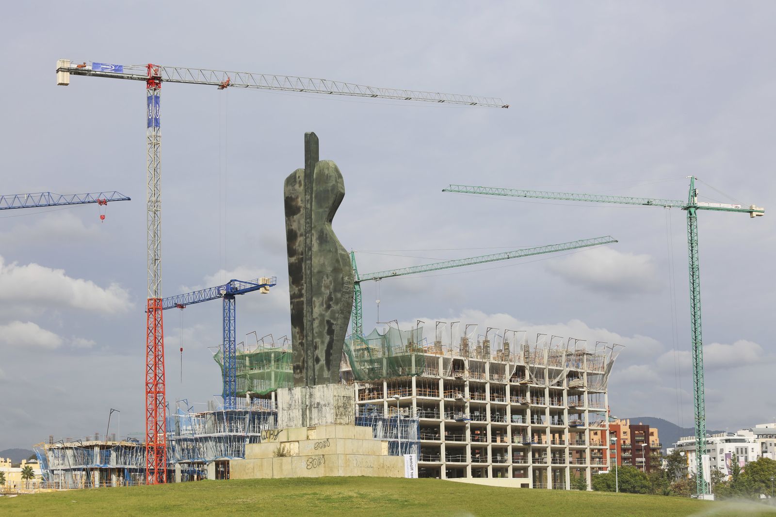 Imagen de archivo de una promoción en obras en la zona de Teatinos.