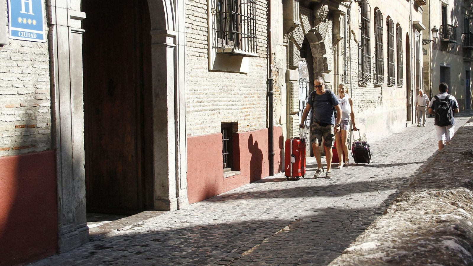 El barómetro destaca la ausencia del turismo de larga distancia, importante para Granada