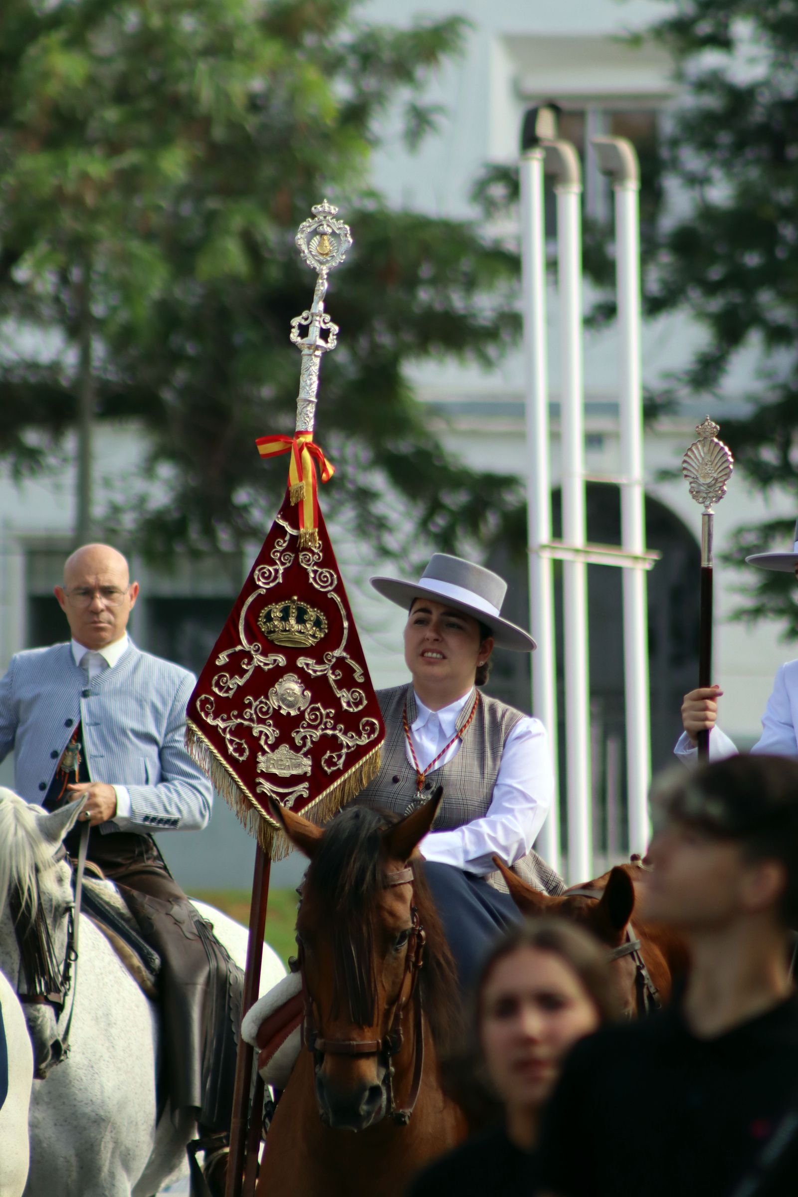 El Rocío 2023: Imágenes de la Hermandad de Emigrantes en su salida de Huelva