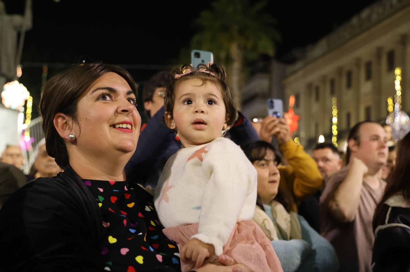 Imágenes de la nevada y alumbrado navideño en Huelva