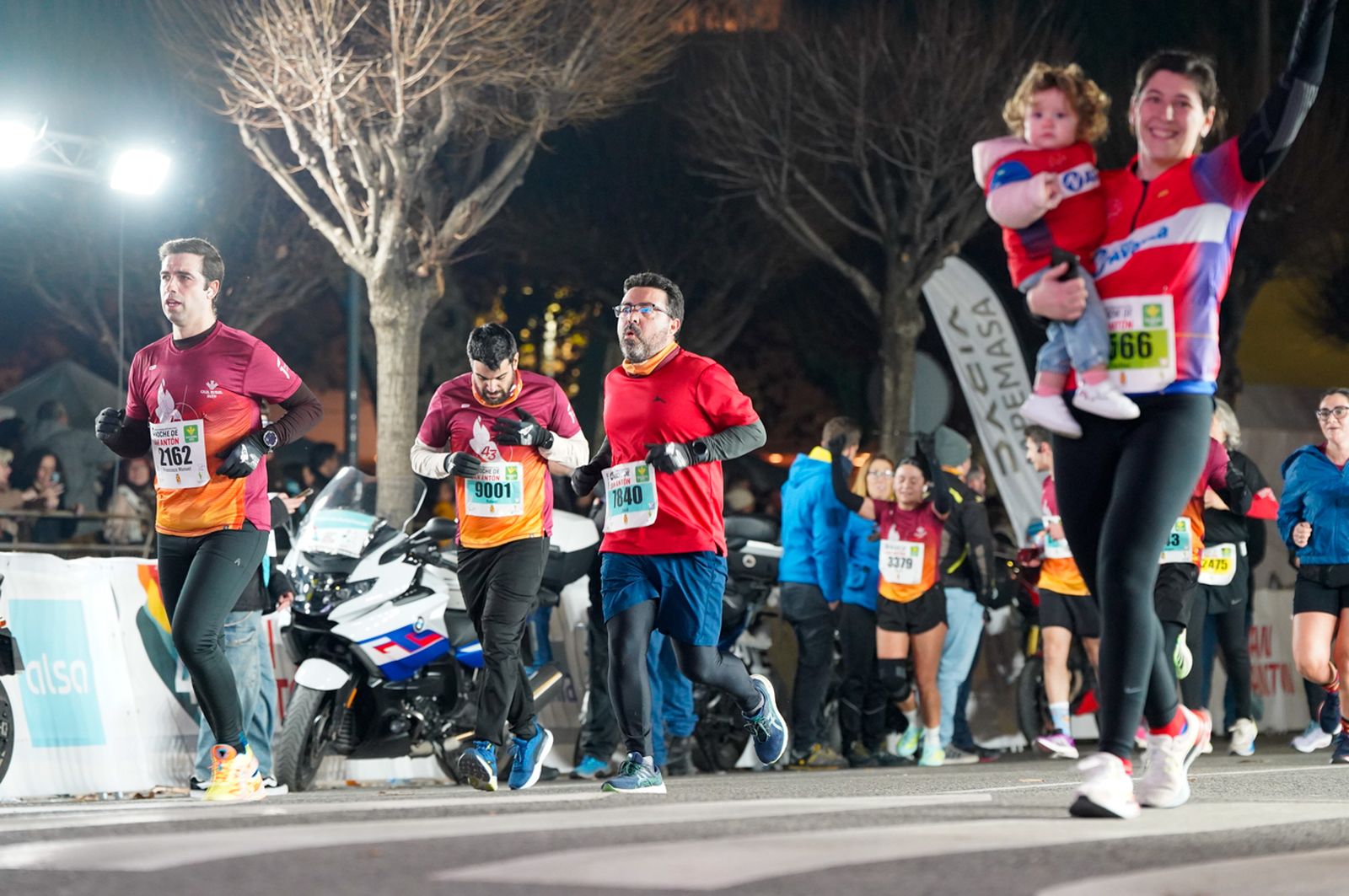 En imágenes: búscate en tu llegada a meta de la Carrera de San Antón 2026 (20)