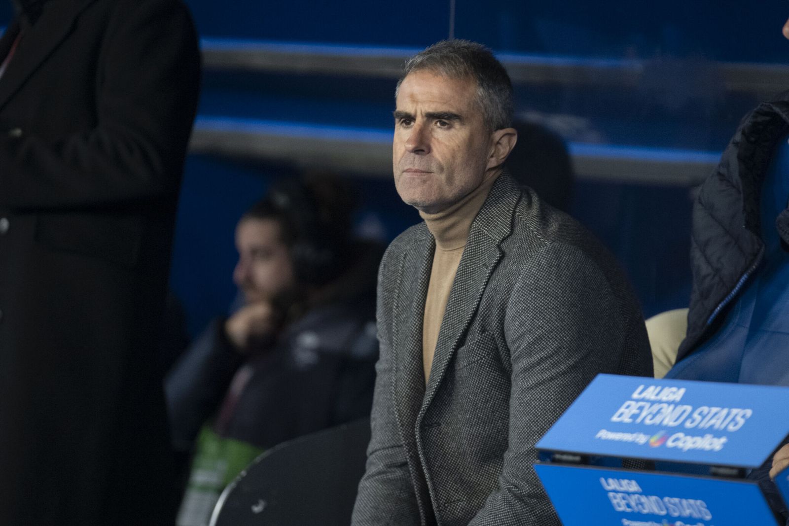 Garitano sigue el partido desde su banquillo.