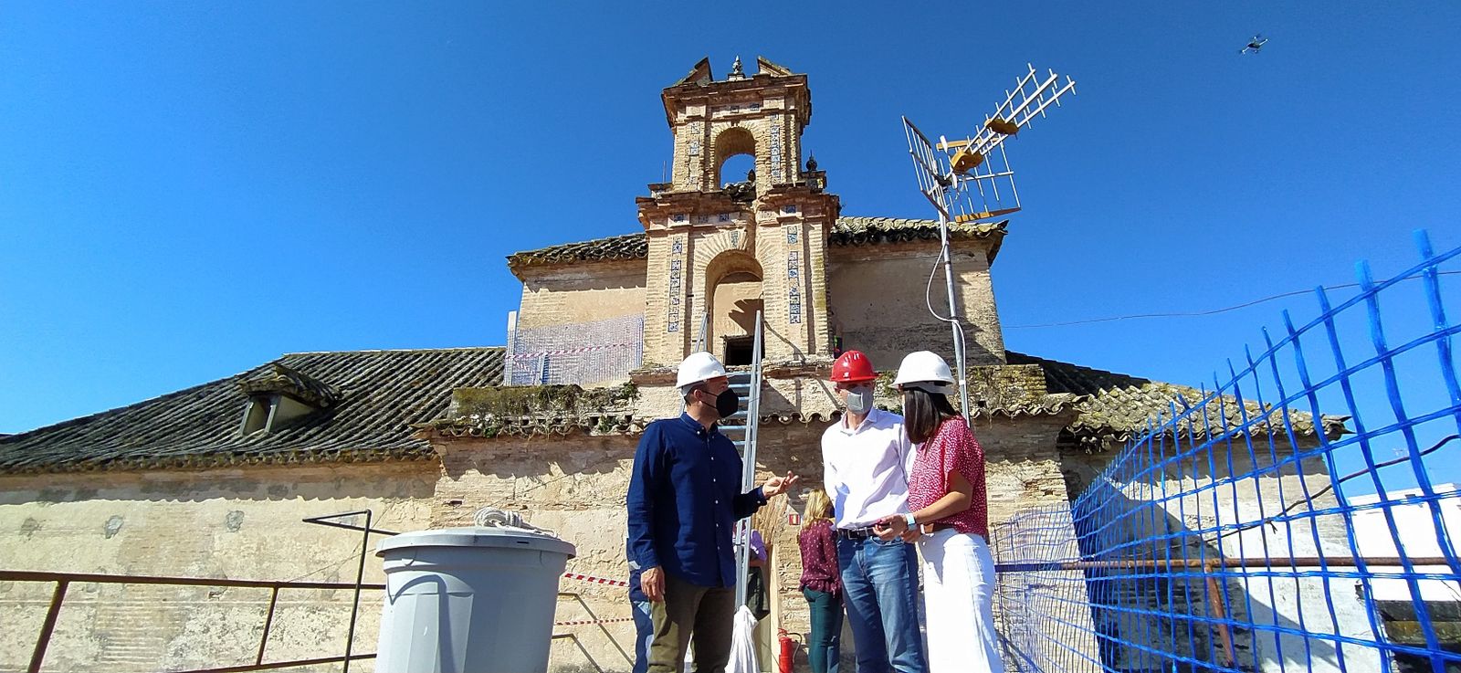 El alcalde y varios ediles en la parte superior del emblemático emplazamiento