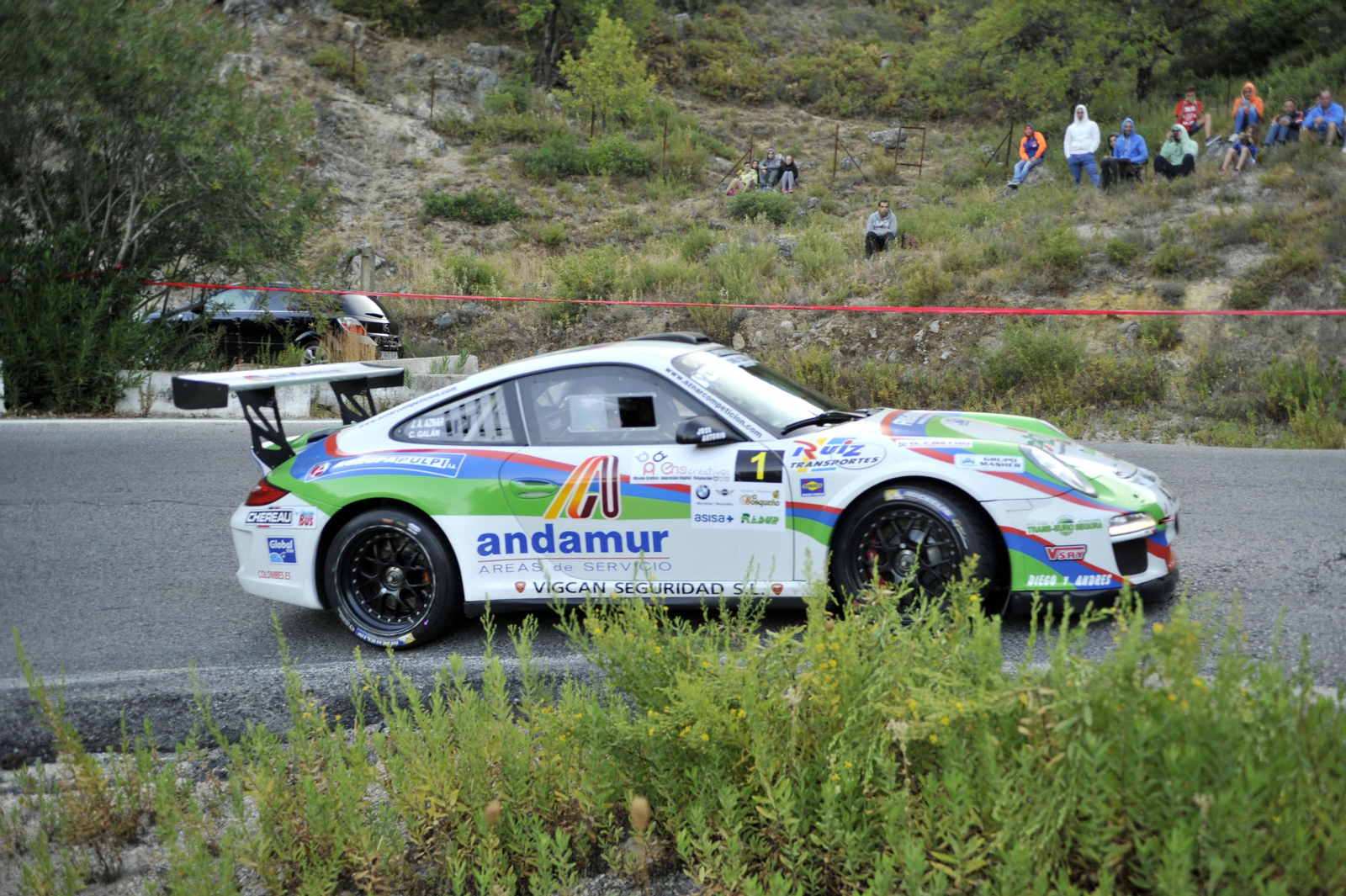 José Antonio Aznar y su Porsche Gt3 dibujan una curva en el tramo de Benamahoma.