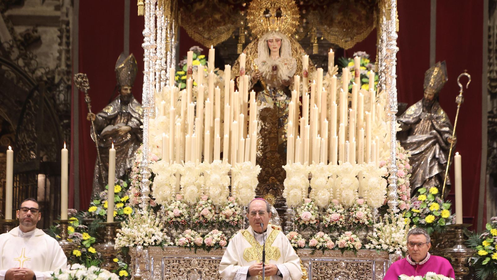 El arzobispo Asenjo durante la misa estacional.