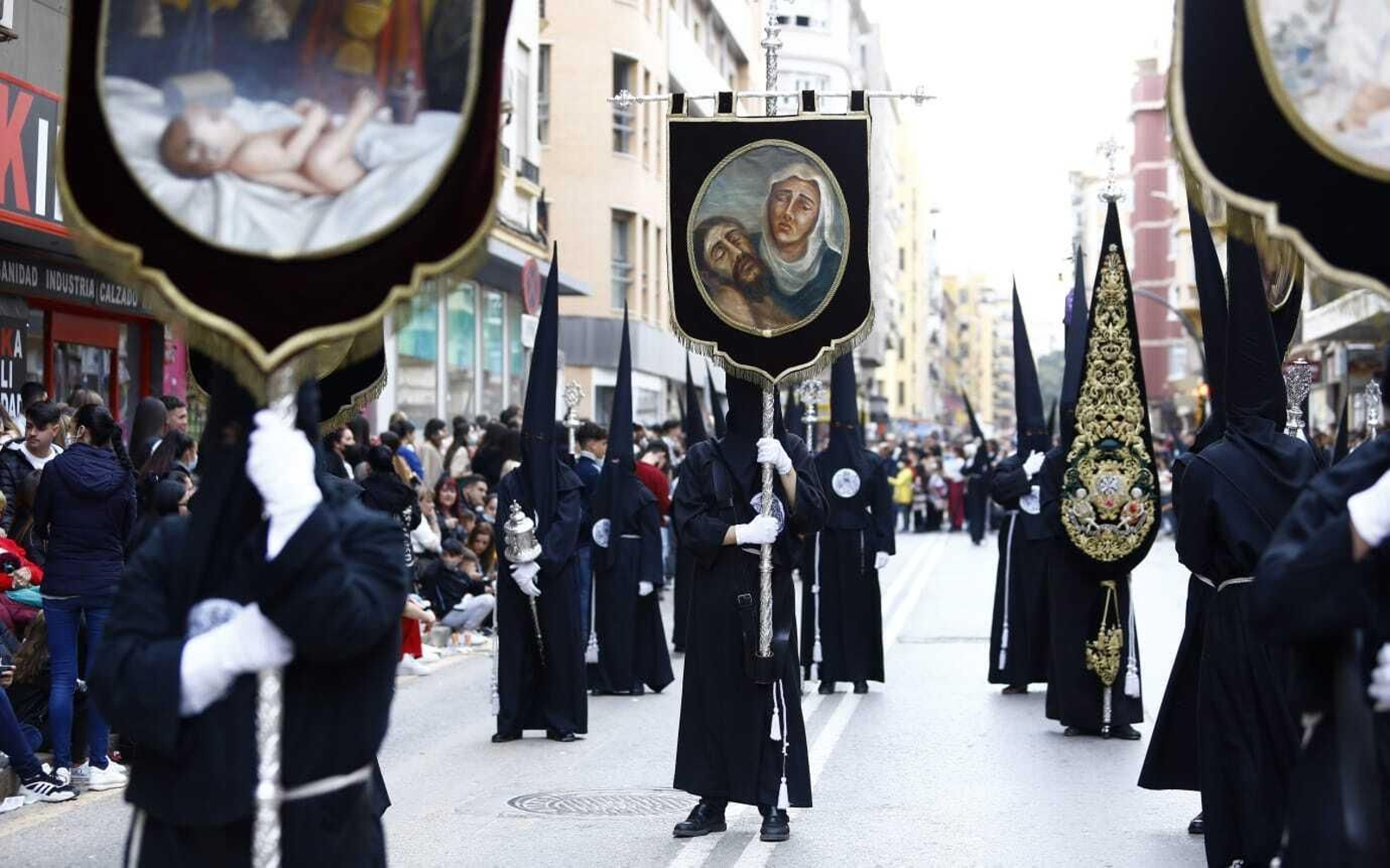 Las fotos de Dolores del Puente, en el Lunes Santo de Málaga