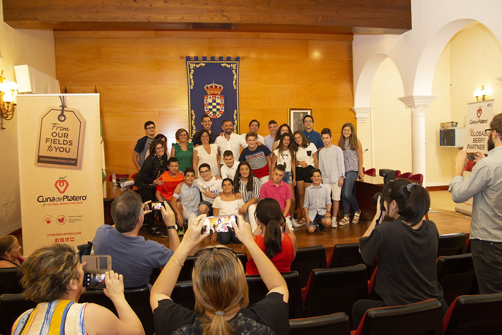Los jóvenes participantes en el debate final.