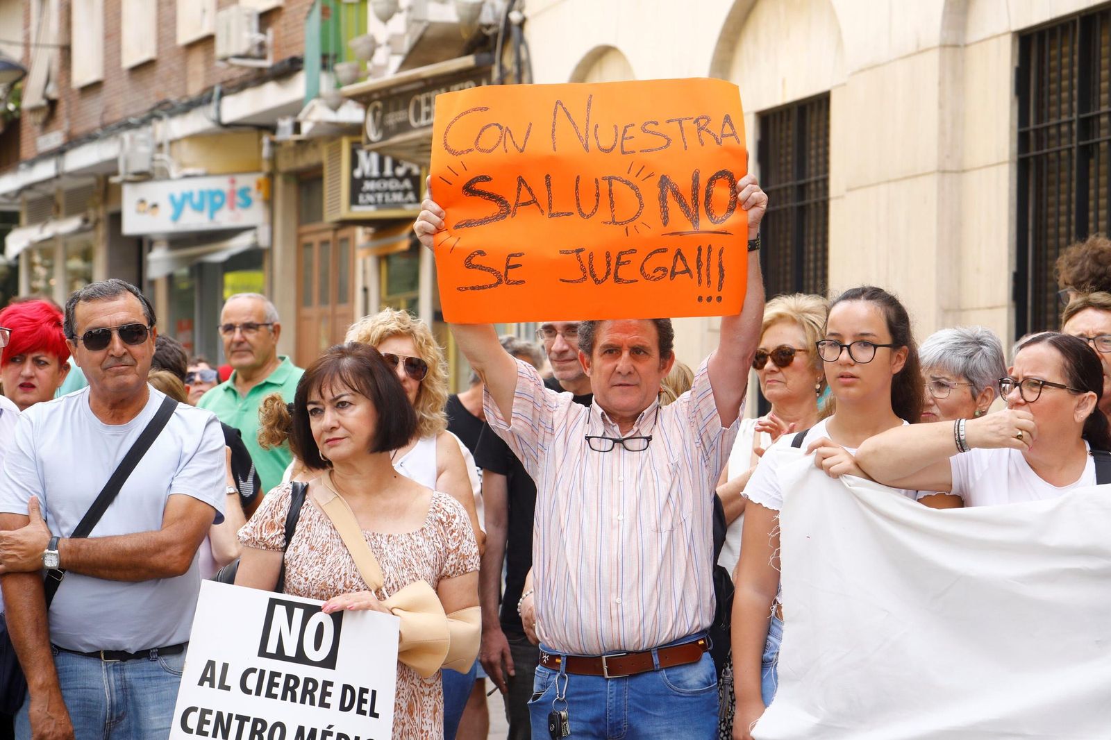Las imágenes de la protesta de los vecinos de Villarrubia en defensa de la sanidad pública