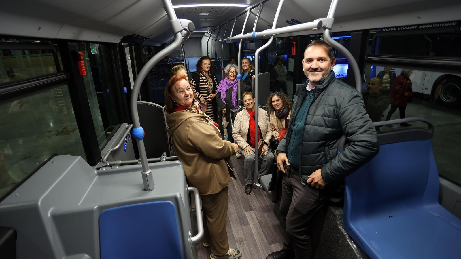 Imágenes de la presentación de los nuevos autobuses urbanos de Jerez