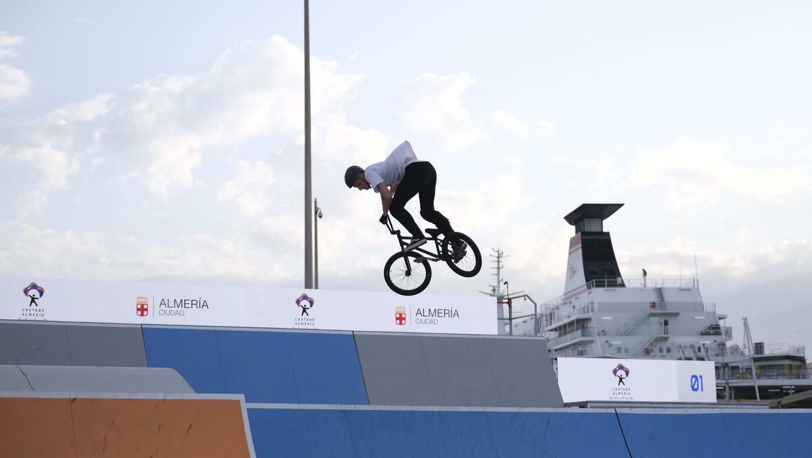 Imágenes de la segunda jornada de la Andalucía World Series Almería