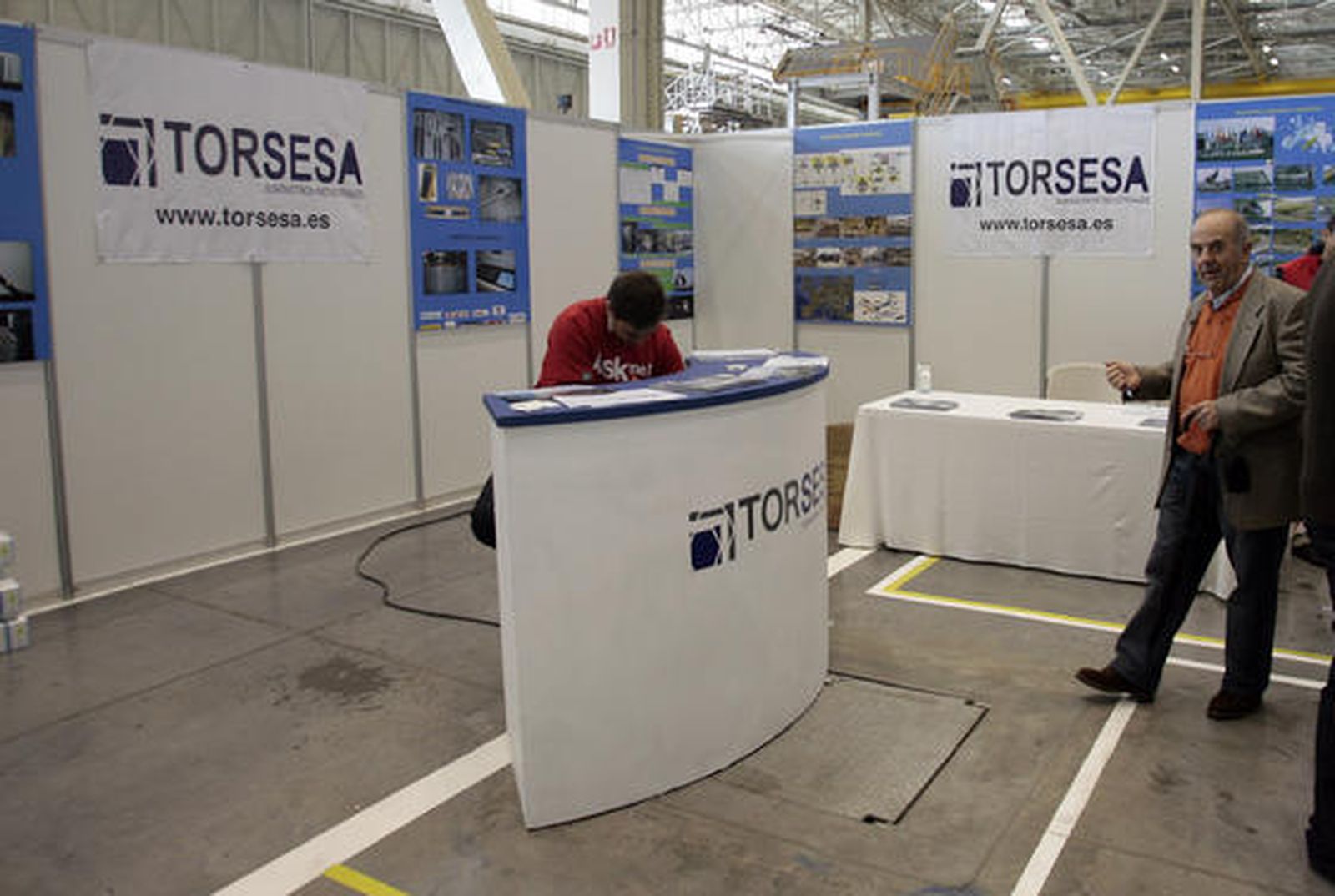 Airbus Miltiary reunió en San Pablo y Tablada a 30.000 familiares y amigos de sus empleados en el denominado Día de la Familia, en el que visitaron las instalaciones de la empresa y diferentes aviones.

Foto: Juan Carlos Muñoz