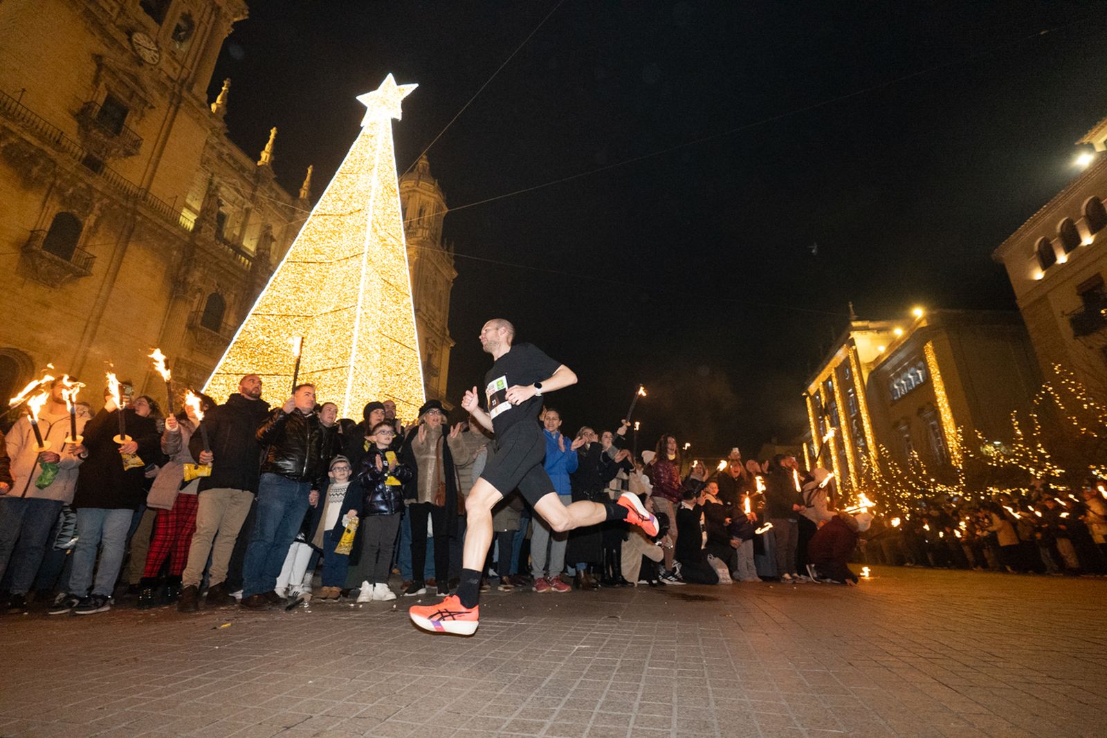 En imágenes: la élite del atletismo mundial y nacional exhibe su clase en la Carrera de San Antón 2026