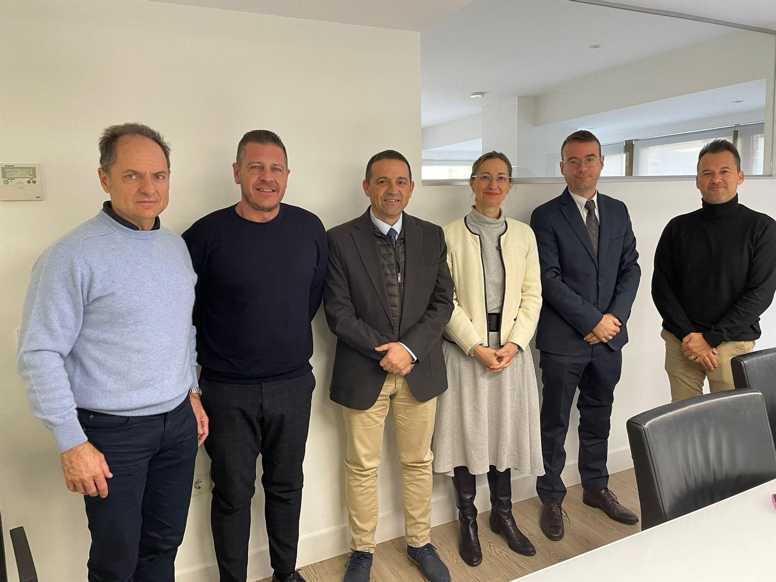 La Junta y Cajamar firman la permuta de las parcelas del Toyo por sus edificios