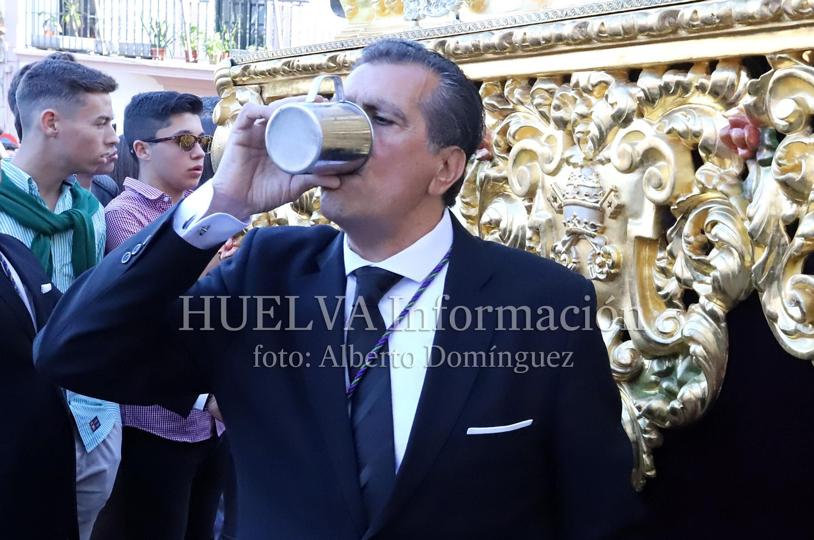 Imágenes de la procesión de Pasión en Huelva