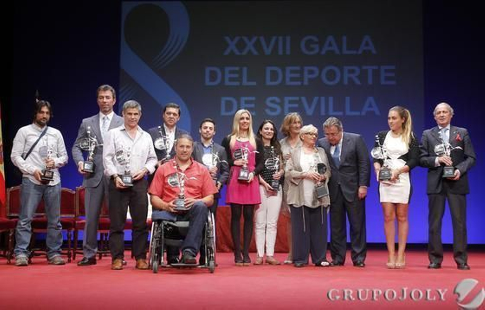 Foto de familia de todos los premiados.  Foto: Juan Carlos Muñoz