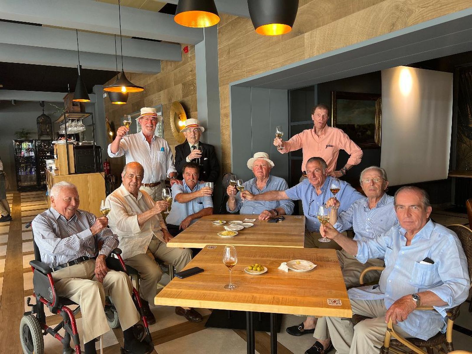 El homenajeado Juan Manuel Guerrero con Fernando Carrasco, Manuel Fernández, Juan Manuel Pardo, Francisco Pérez, Jan De Clerck, Javier Maldonado, Nicolás Domecq, José María Mateos y Ángel Ruiz.