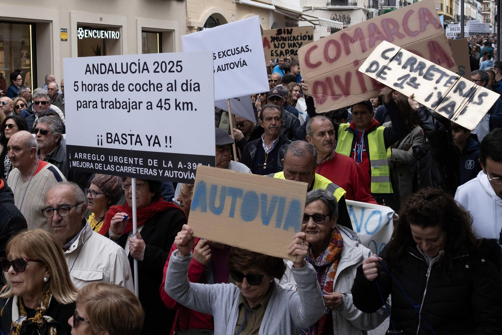 Manifestación por la mejora de las carreteras de la Serranía de Ronda, en fotos