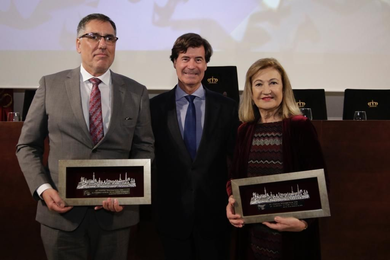 Miguel Rus (CES) con los premiados Federico de la Torre (Feicase) y Carmen Núñez (Gaesco).