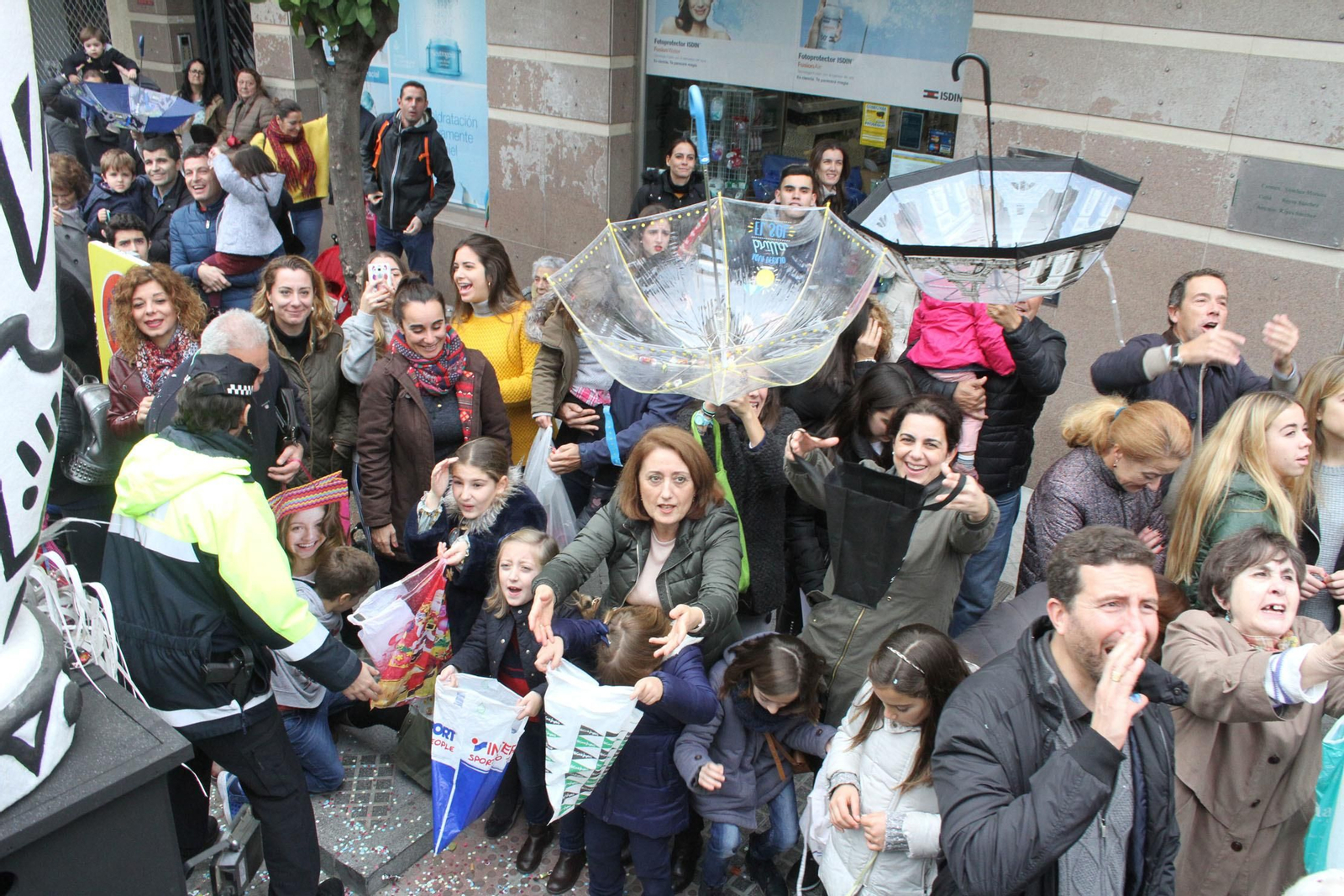 Cabalgata de los Reyes Magos 2018: Melchor, Gaspar y Baltazar adelantan su salida para llenar de ilusión las calles de Huelva