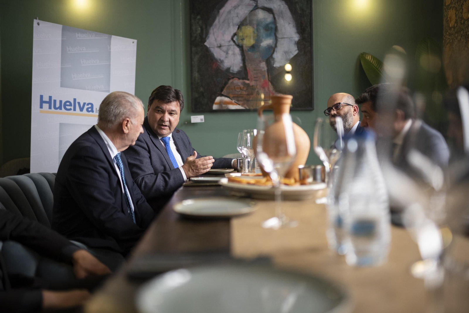 Imágenes de la tertulia cofrade de Huelva Información