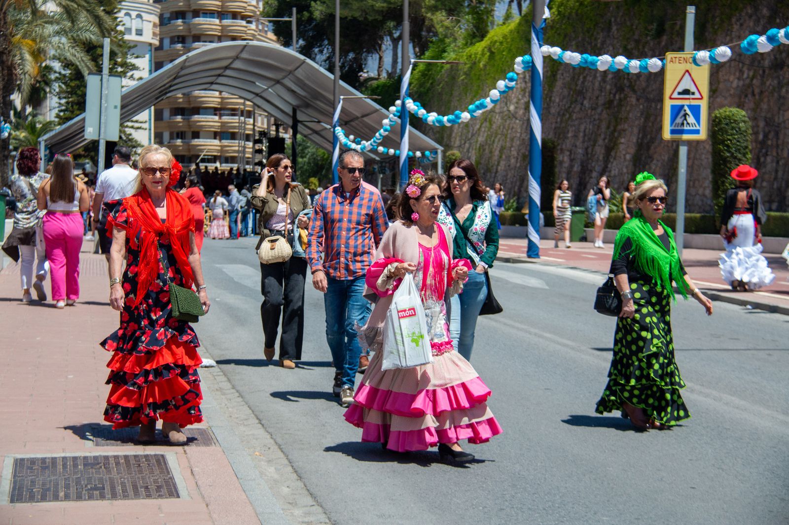 Motril disfruta de las Cruces, en imágenes