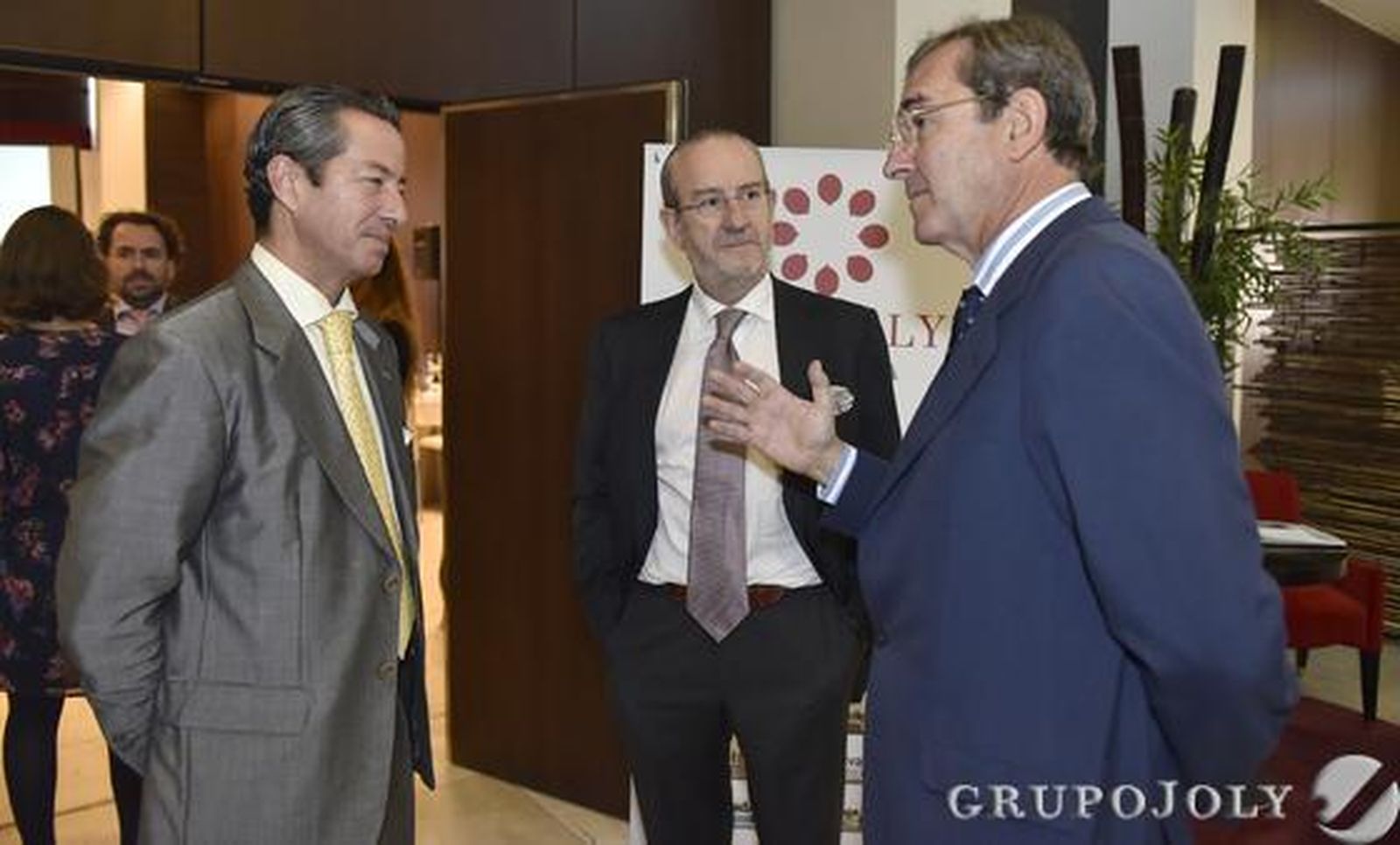 Ángel Cabral, abogado del despacho Génova; Jesús Martínez de Rioja, de Atlantic Copper, y Antonio Fragero.

Foto: Juan Carlos Vázquez/Victoria Hidalgo