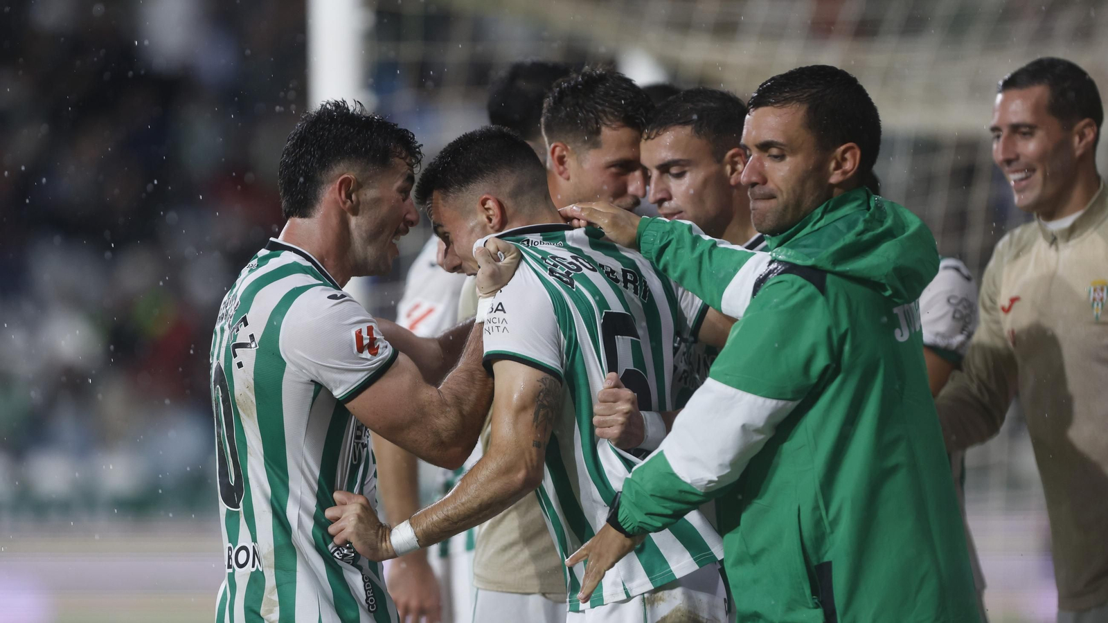 Jacobo y Diego Bri celebran el gol ante el Deportivo.