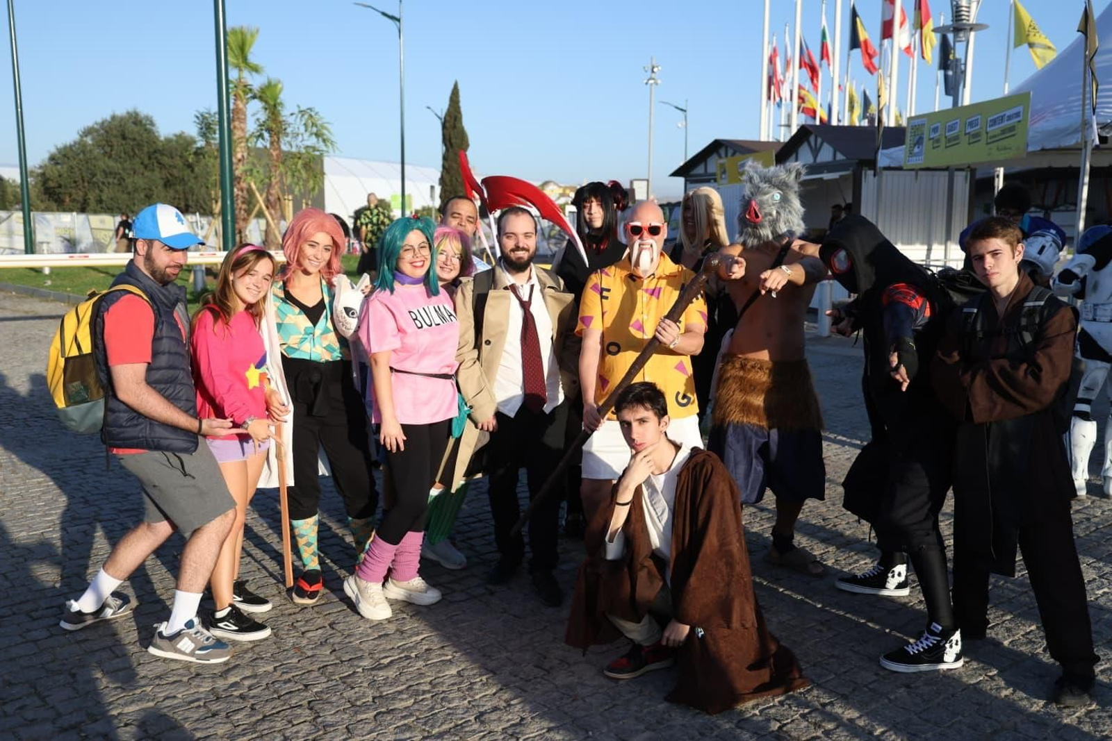 Largas colas para entrar a la Comic-Con de Málaga con héroes y villanos como Conan, Lobezno y Darth Vader, en fotos