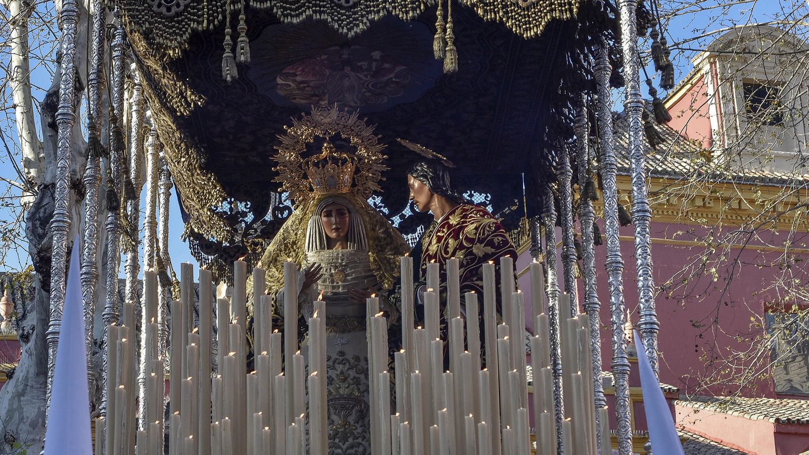 Una imagen que no se recordaba desde hace décadas. La Virgen del Dulce Nombre y San Juan a plena luz.