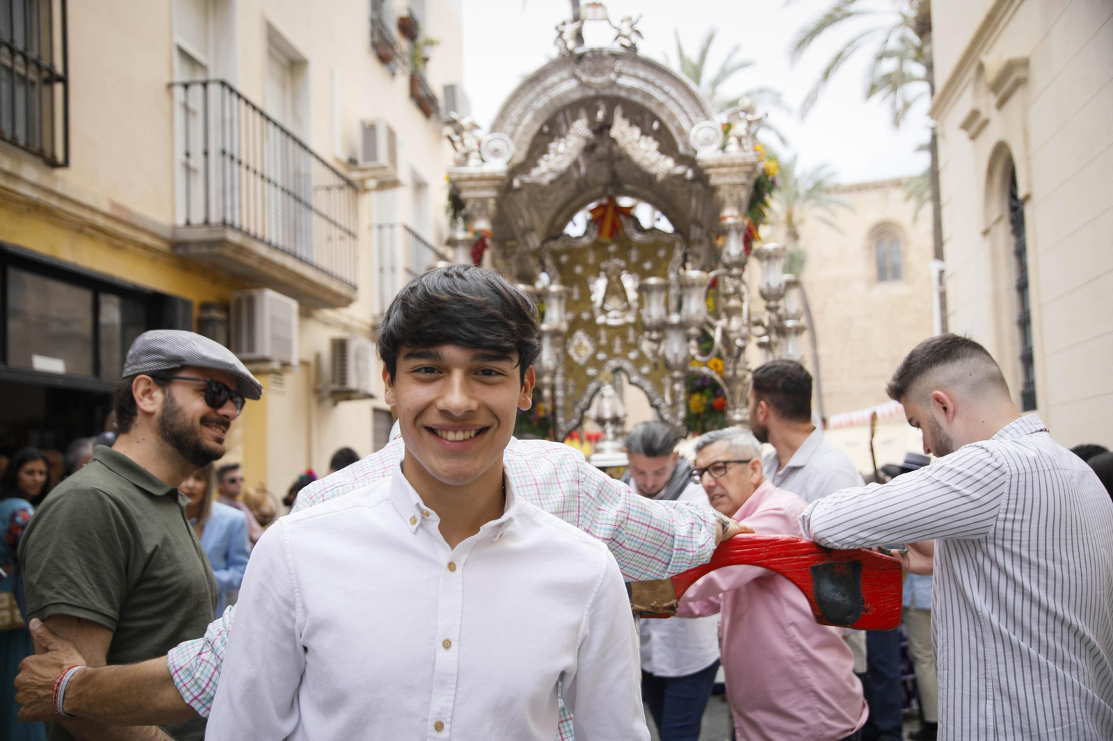 Imágenes de la salida  del Rocío desde la Catedral de Almería