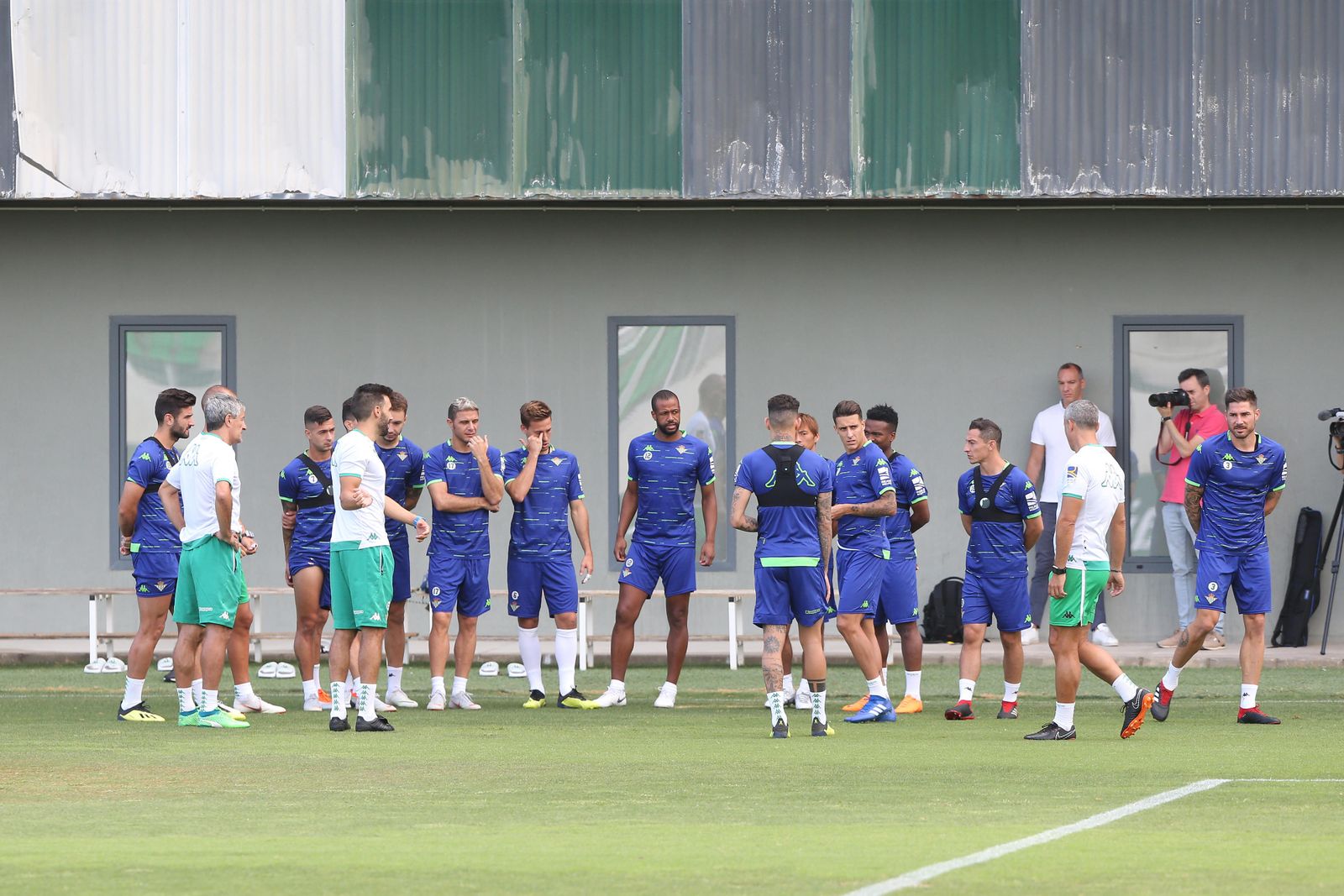 La plantilla verdiblanca, en el entrenamiento de hoy.